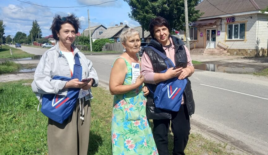 В Навлинском районе обходчики посещают избирателей