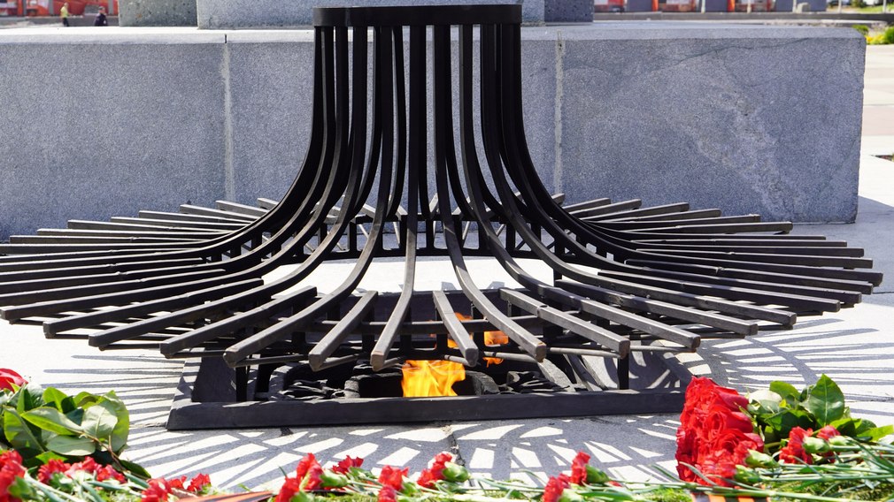 Глава Брянщины Александр Богомаз вместе с делегацией из Беларуси почтили память героев-освободителей