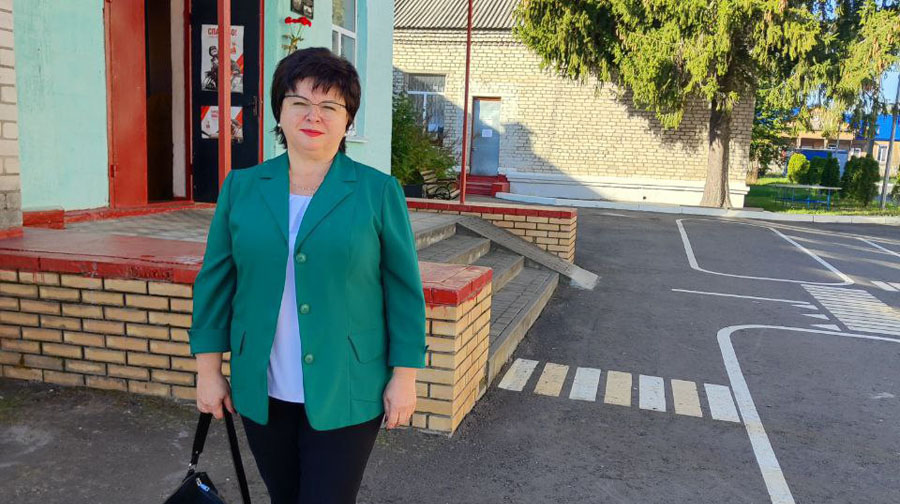 Директор Навлинской межпоселенческой библиотеки,  депутат районного Совета Оксана Прохоренко сделала свой выбор