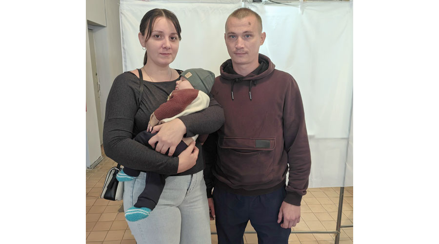 Многодетная семья из Навли проголосовала на выборах губернатора области
