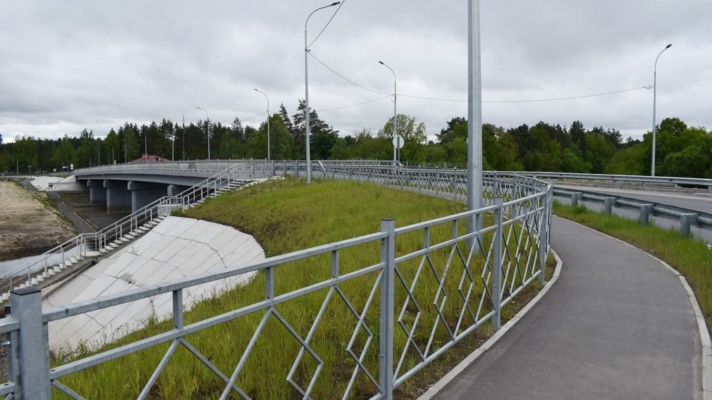 В брянском Сураже возвели мост через Ипуть и благоустроили 59 дворовых территорий