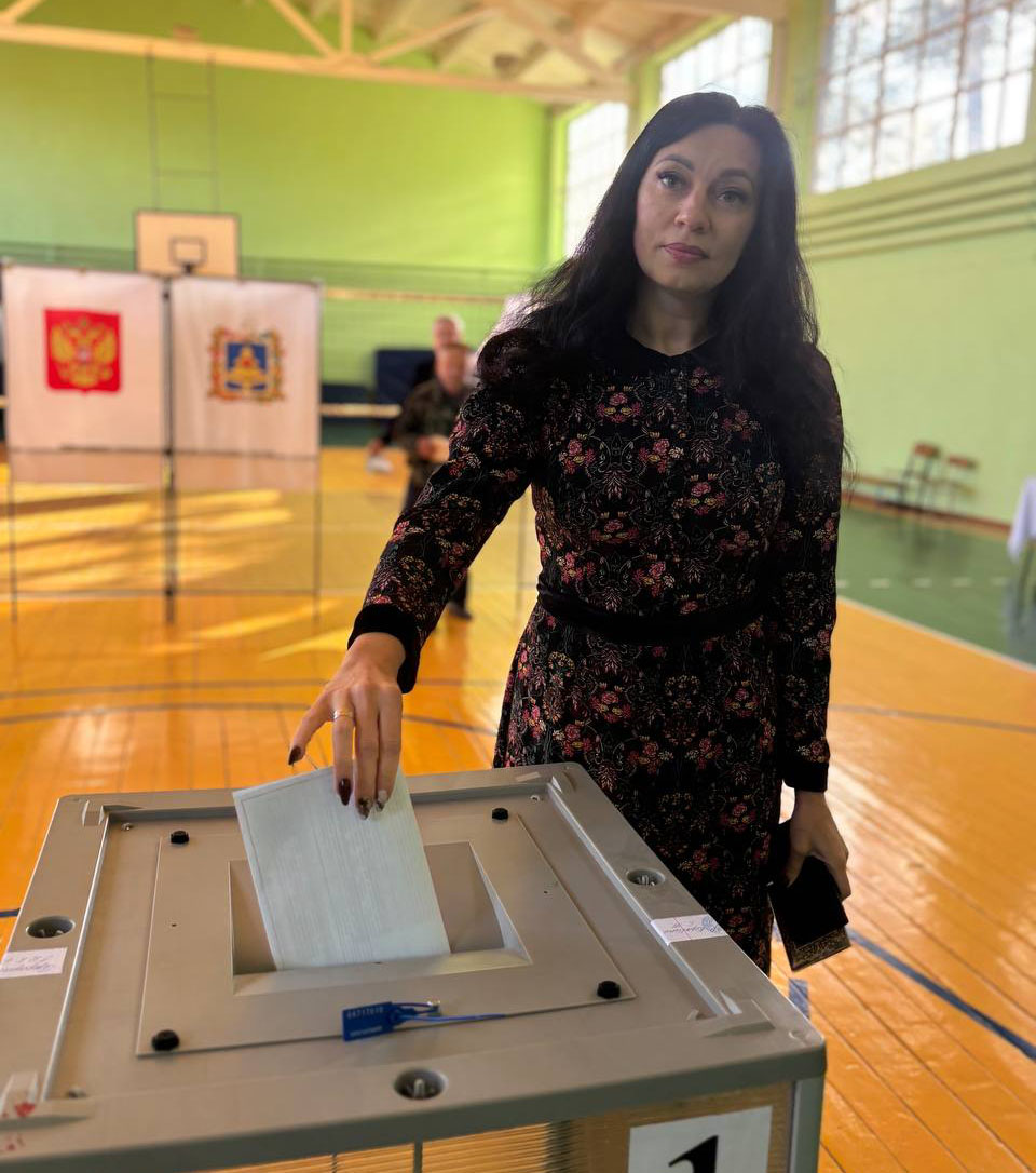 Активно голосуют работники промышленного сектора Навлинского района