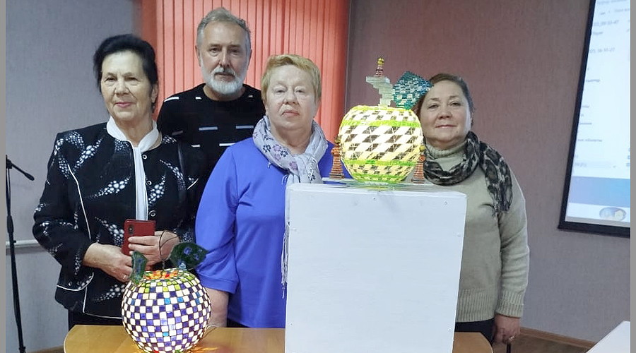 В навлинской библиотеке прошел моноспектакль «Ограненная бесконечность»