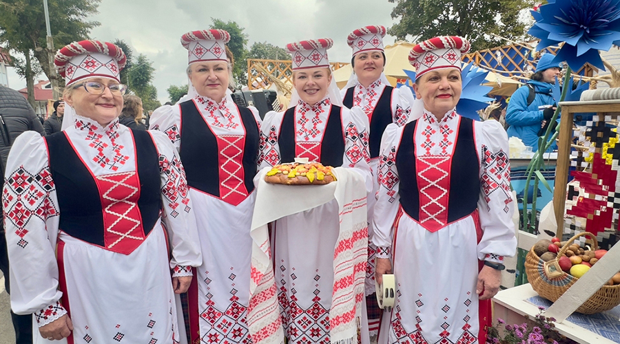 Спикер Брянской облдумы Валентин Суббот участвует в Гомельском фестивале «Дожинки-2025»