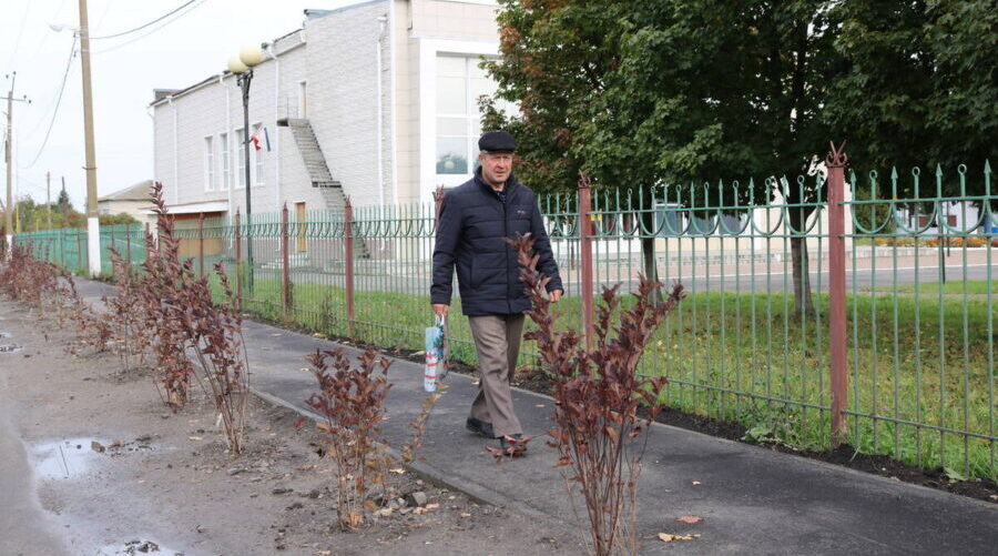 В брянских Комаричах благоустраивают улицу Незымаева