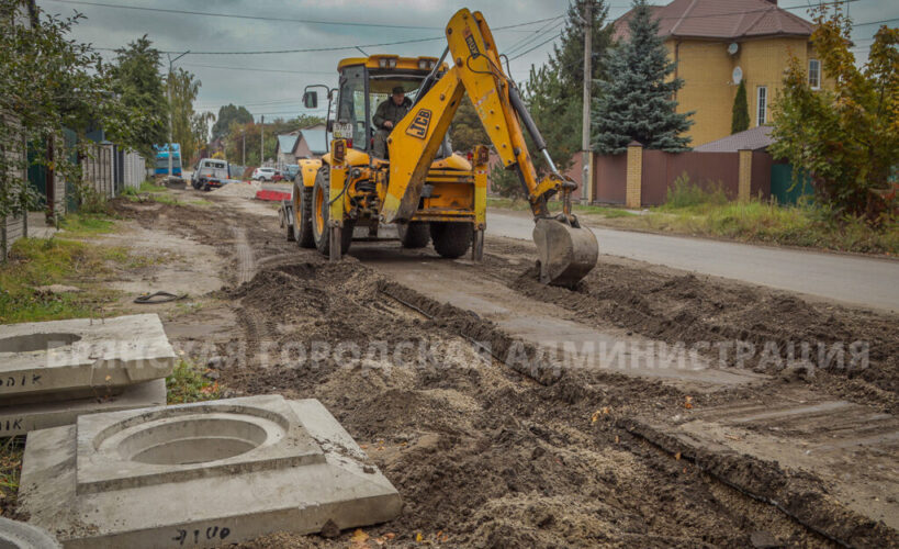 В Брянске на улице Куйбышева прокладывают ливневую канализацию