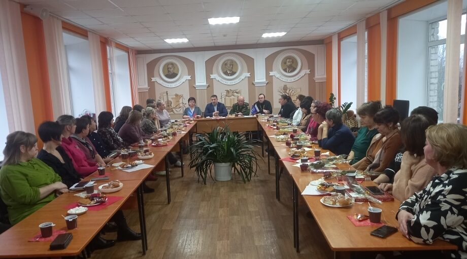 В Навлинском районе за круглым столом встретились мамы Героев СВО