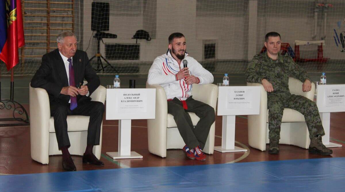 В брянском Стародубе состоялась встреча с чемпионом мира по рукопашному бою Дамиром Казановым