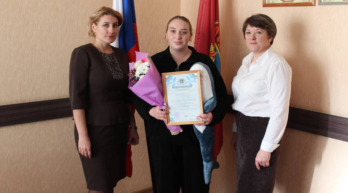 В брянской Суземке многодетной маме вручили сертификат на маткапитал  