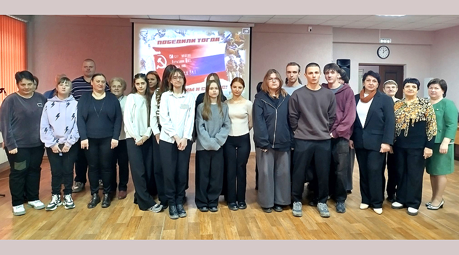 В Навлинской библиотеке прошел вечер патриотических песен