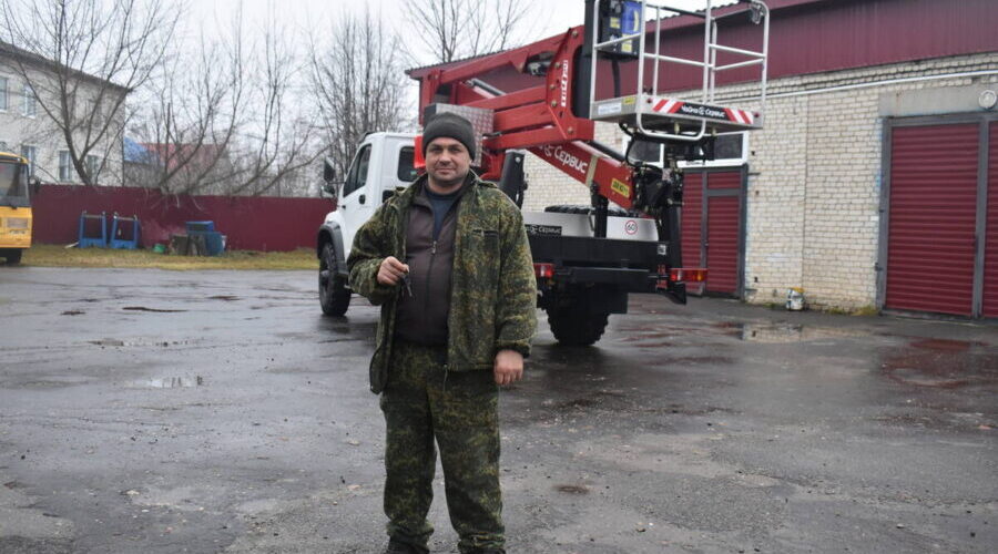 В Брянской области предприятию «Клетня-Сервис» передали автогидроподъёмник