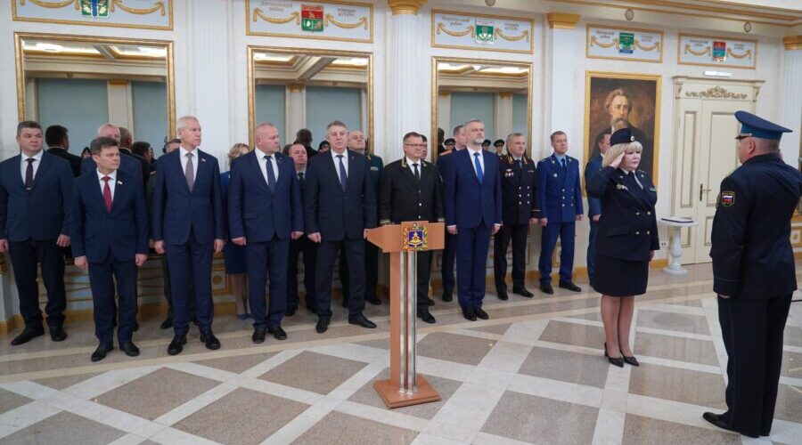 Глава Брянщины поздравил судебных приставов региона с профессиональным праздником