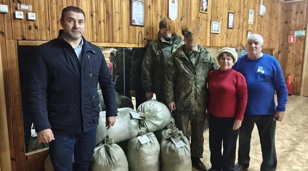 Навлинские волонтеры передали партию маскировочных сетей в Мариуполь