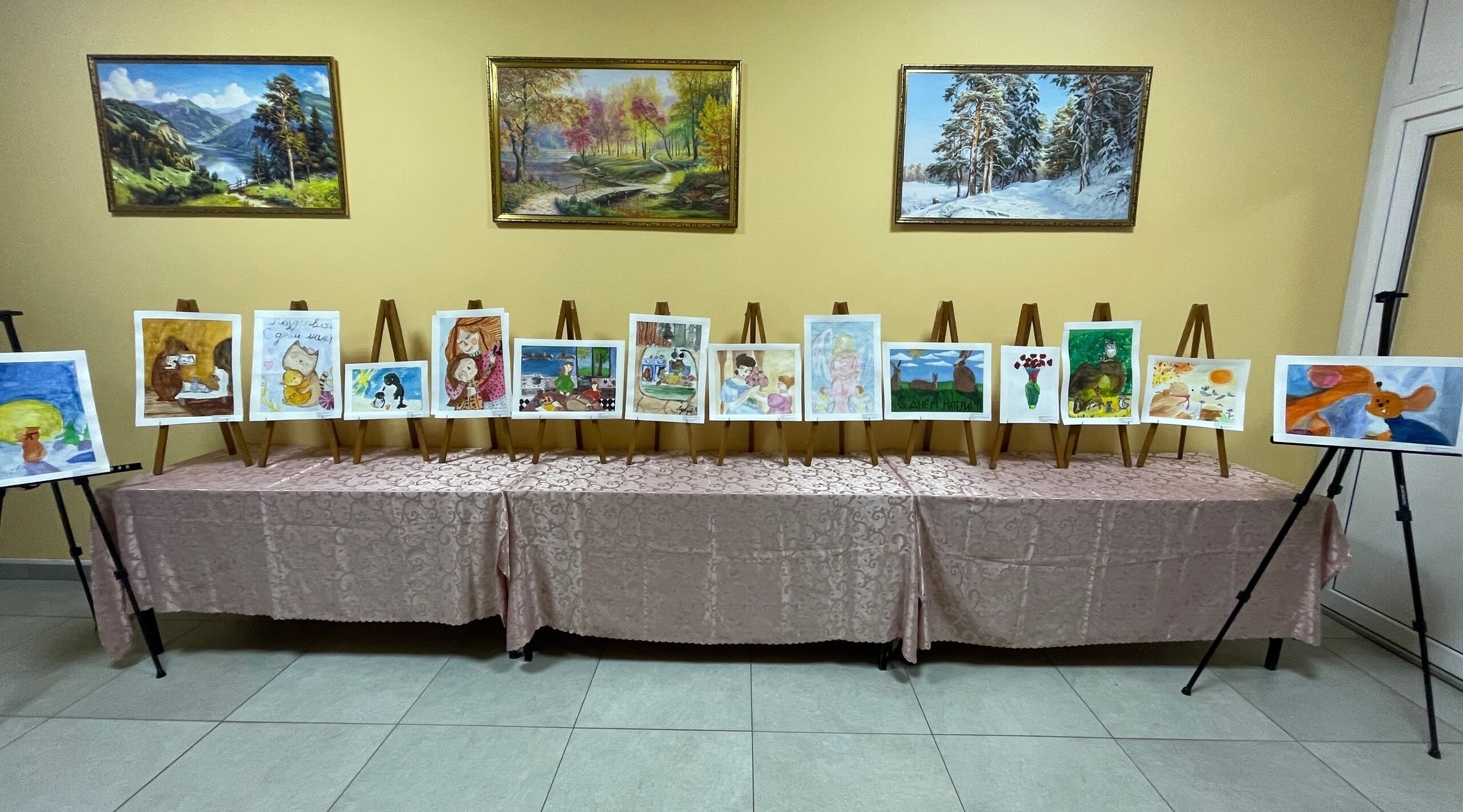 Навлинцев приглашают посетить выставку «Все начинается с мамы»