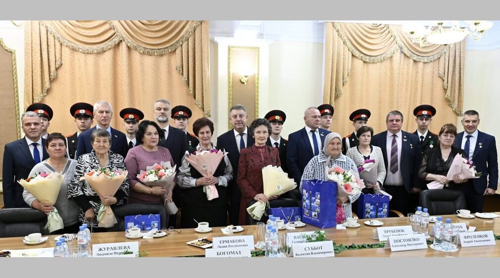 Глава Брянской области встретился с матерями погибших воинов