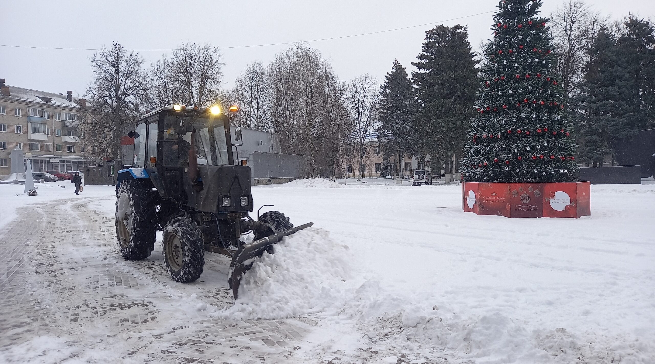 В Навлинском районе расчищены дороги после ночного снегопада