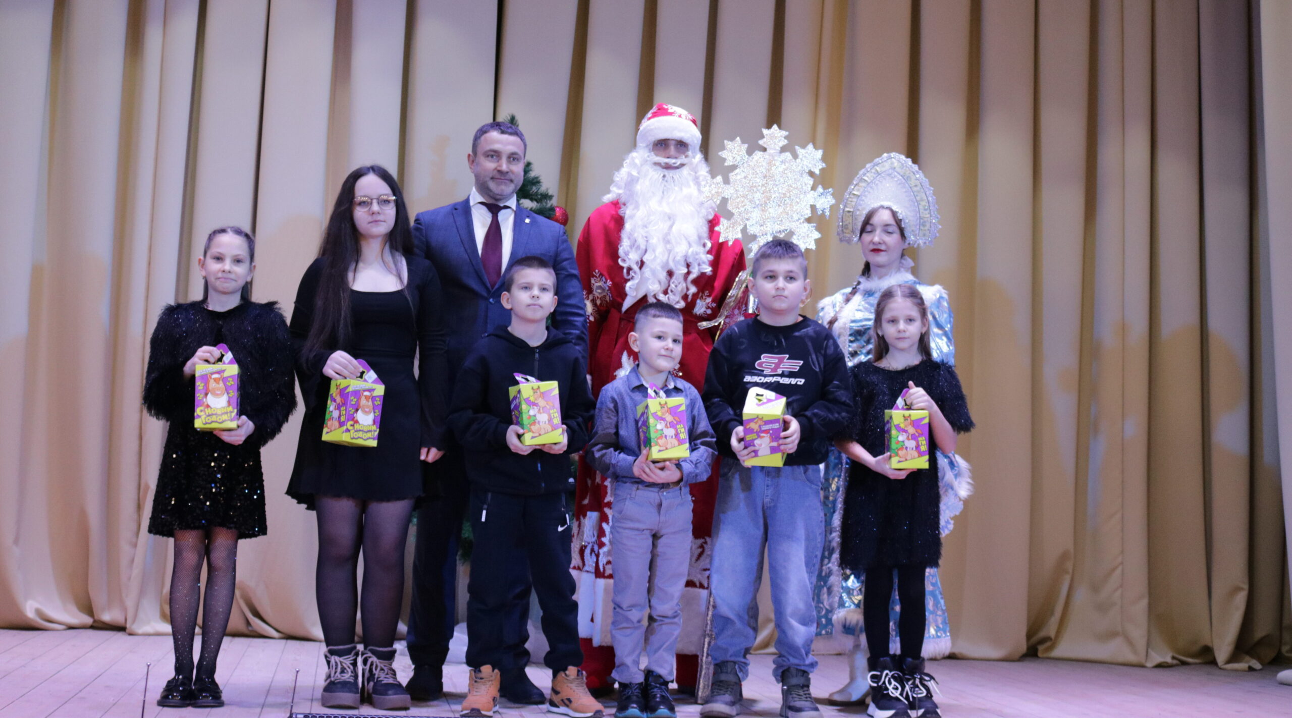 В Навлинском районе состоялось особенное предновогоднее событие – главная ёлка главы администрации