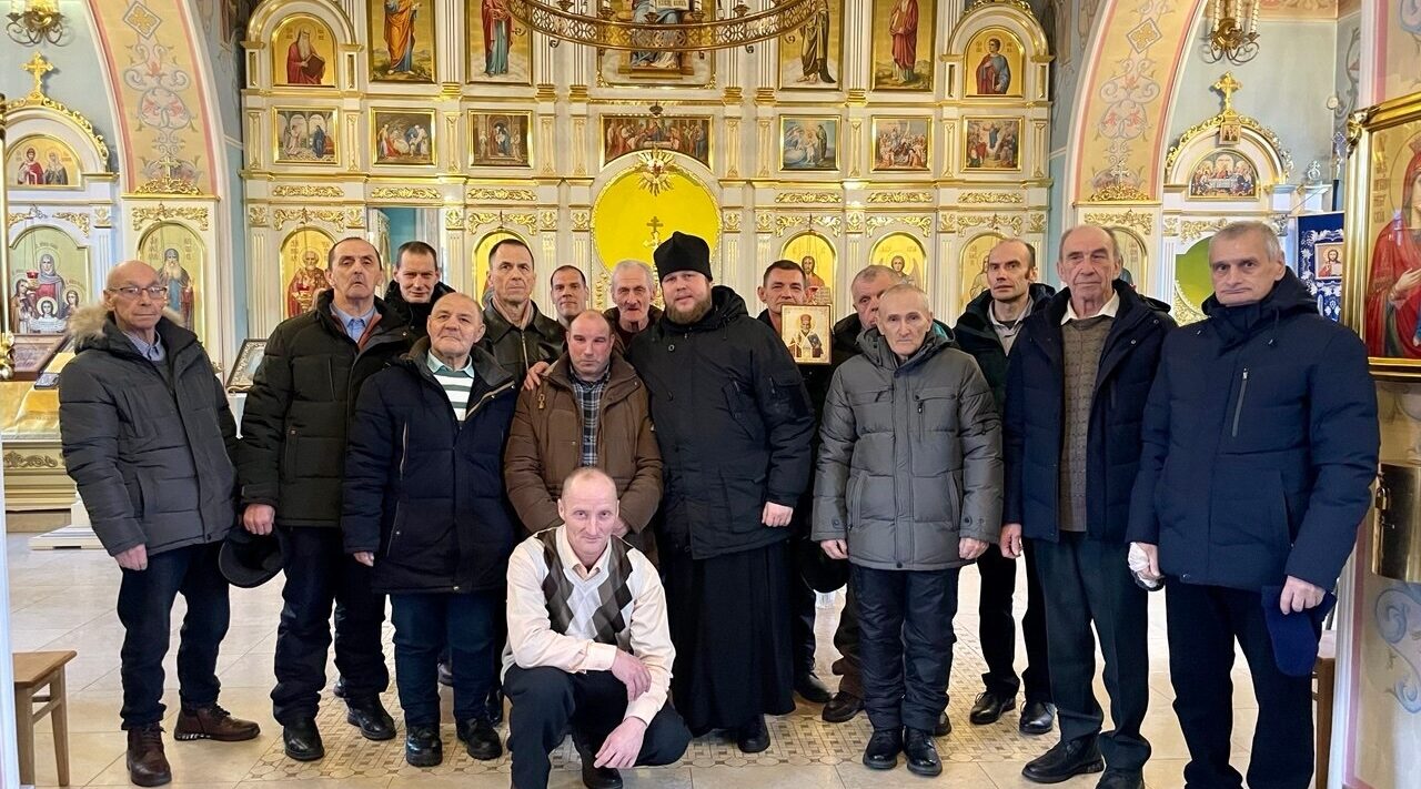 Проживающие Навлинского психинтерната посетили храм в честь Владимирской иконы Божией Матери