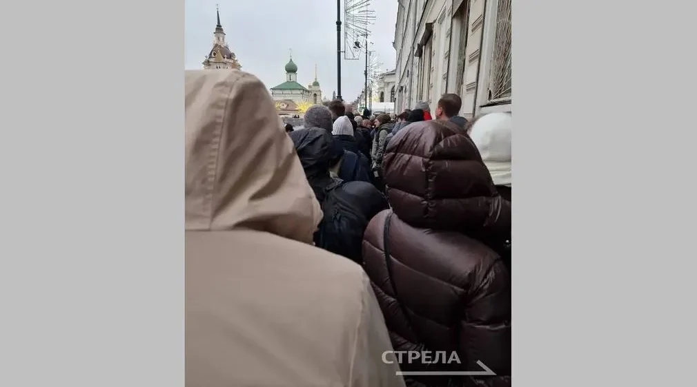 Корреспонденты с самого утра выстроились в очередь на прямую линию с Президентом