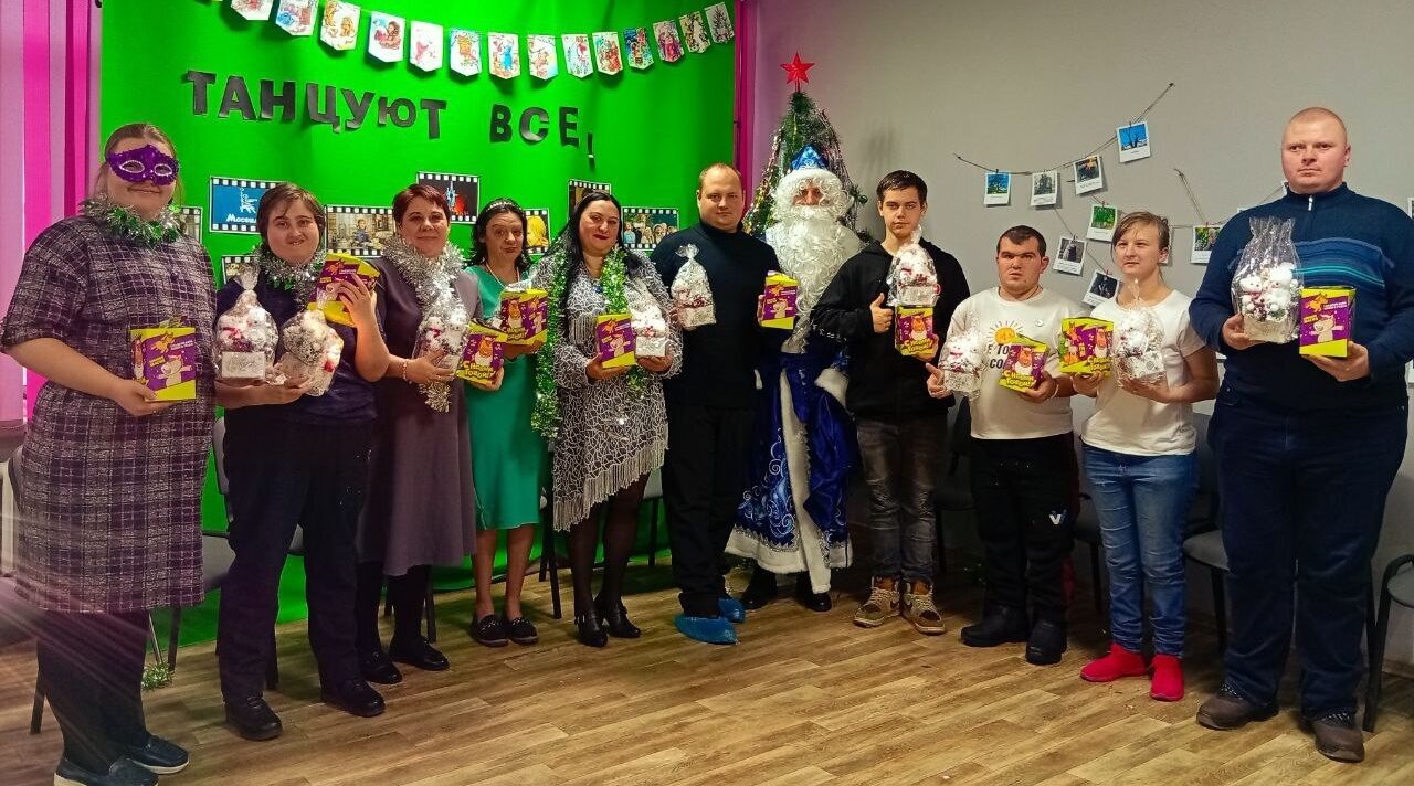 В Навлинском комплексном центре для участников клуба «инкЛюди» прошел новогодний карнавал