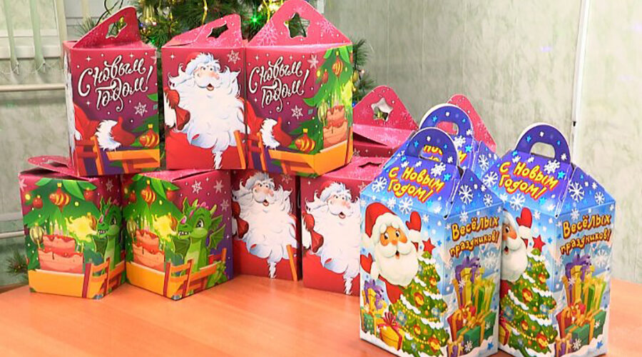 Началась выдача новогодних подарков для юных навлинцев