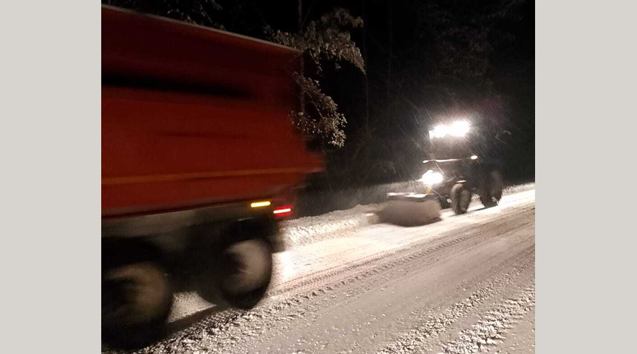 Очистка дорог от снега на Брянщине ведется круглосуточно