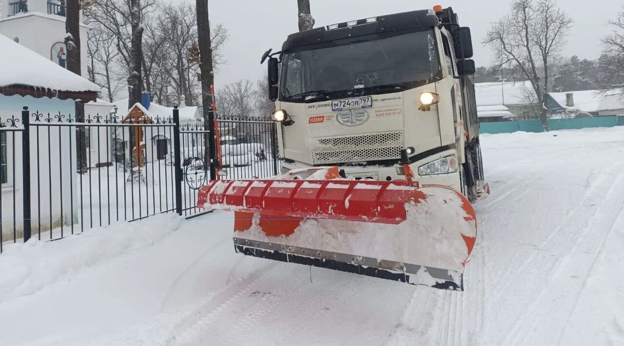 В Навле продолжаются работы по устранению последствий недавних снегопадов