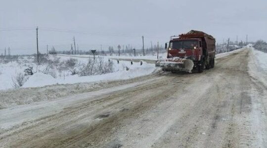 На Брянщине продолжается очистка автомобильных дорог от снега