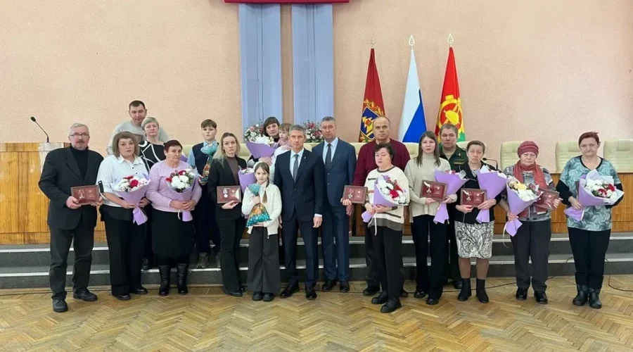 В брянских Клинцах передали госнаграды семьям военнослужащих, погибших в ходе СВО