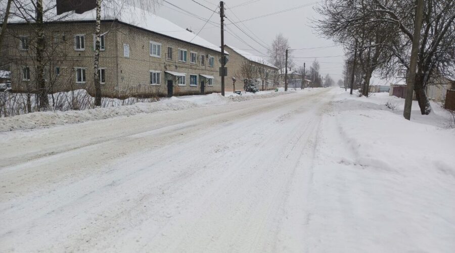 В брянском Новозыбкове городские улицы чистят от снега
