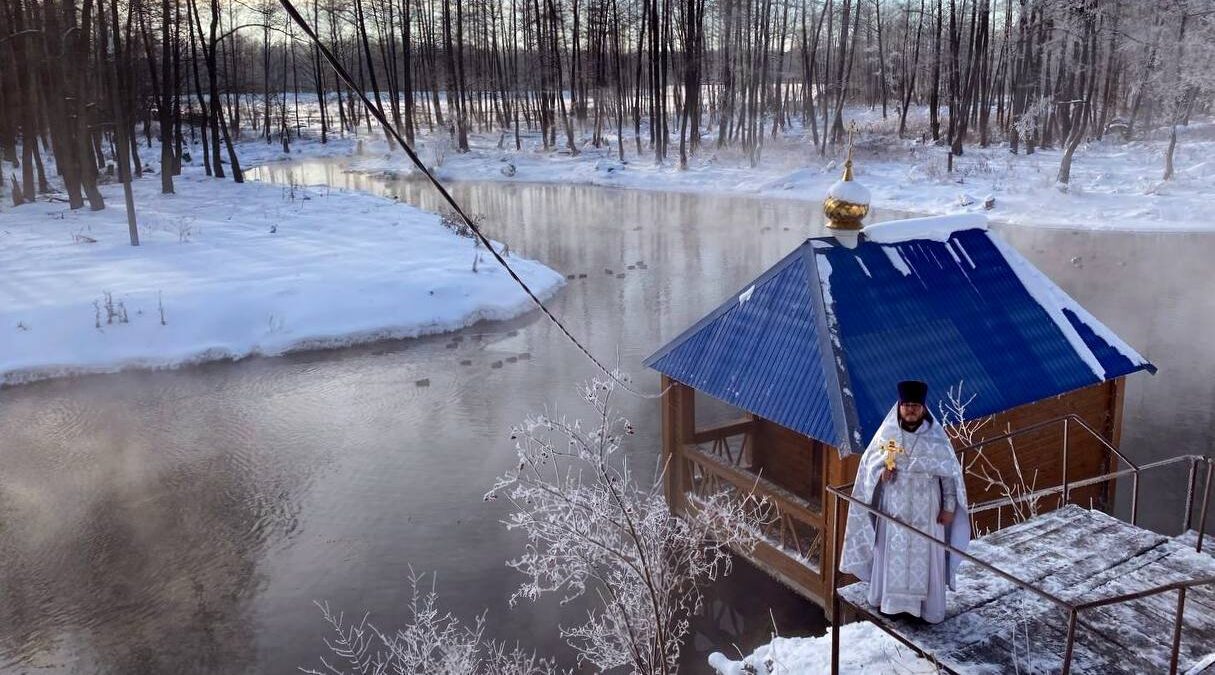 Состоялся чин великого освящения воды на источниках Навлинского района