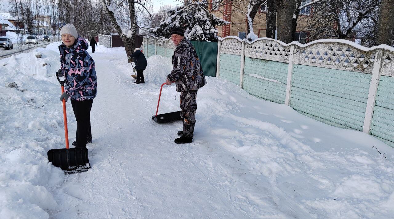 Центр занятости населения Навлинского района принял участие в уборке снега
