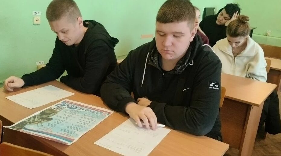 Навлинских студентов проинформировали о возможностях службы по контракту