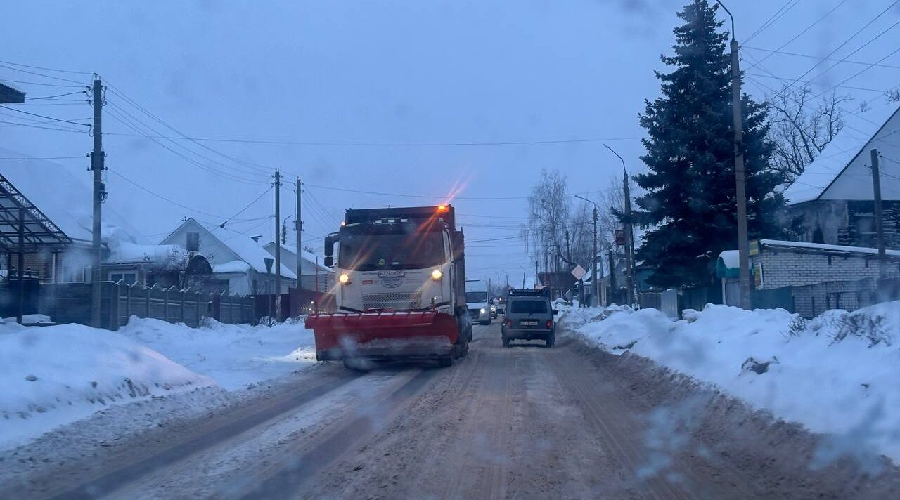 В Навлинском районе уборка снега продолжается