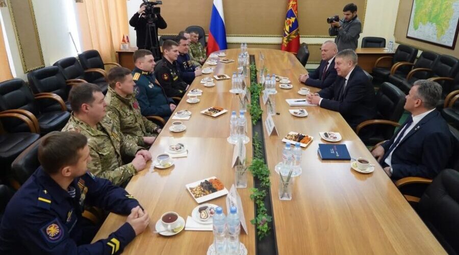 Губернатор встретился с участниками региональной программы «Брянские герои»