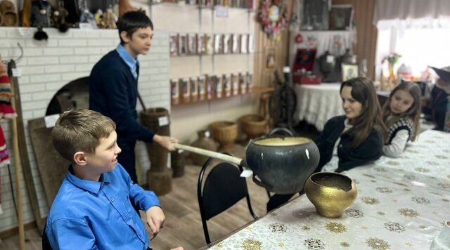 В Навлинском РДК ребята окунулись в атмосферу старинного русского быта