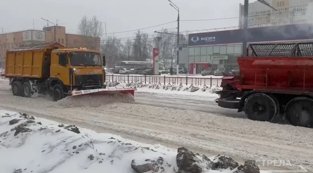 В Брянской области коммунальные и дорожные службы ликвидируют последствия снегопада