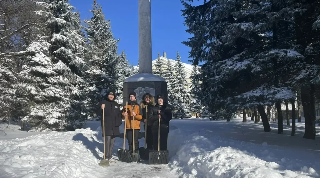 Школьники из Брянска взяли шефство над памятником