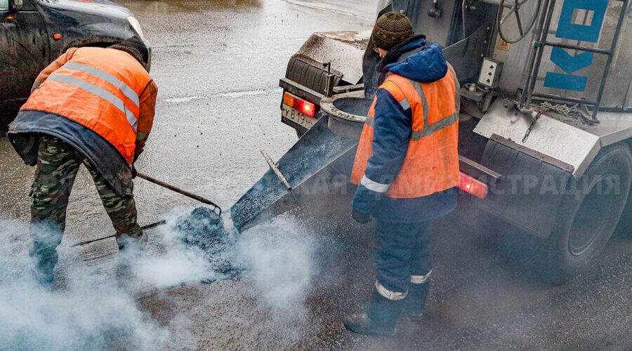 Ремонт дорог Брянска ведут с помощью установки «Кохер» и рециклеров