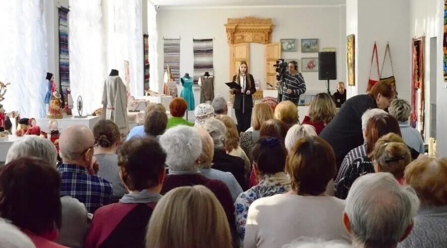 В Брянске открылась выставка «Вдохновленные традициями»