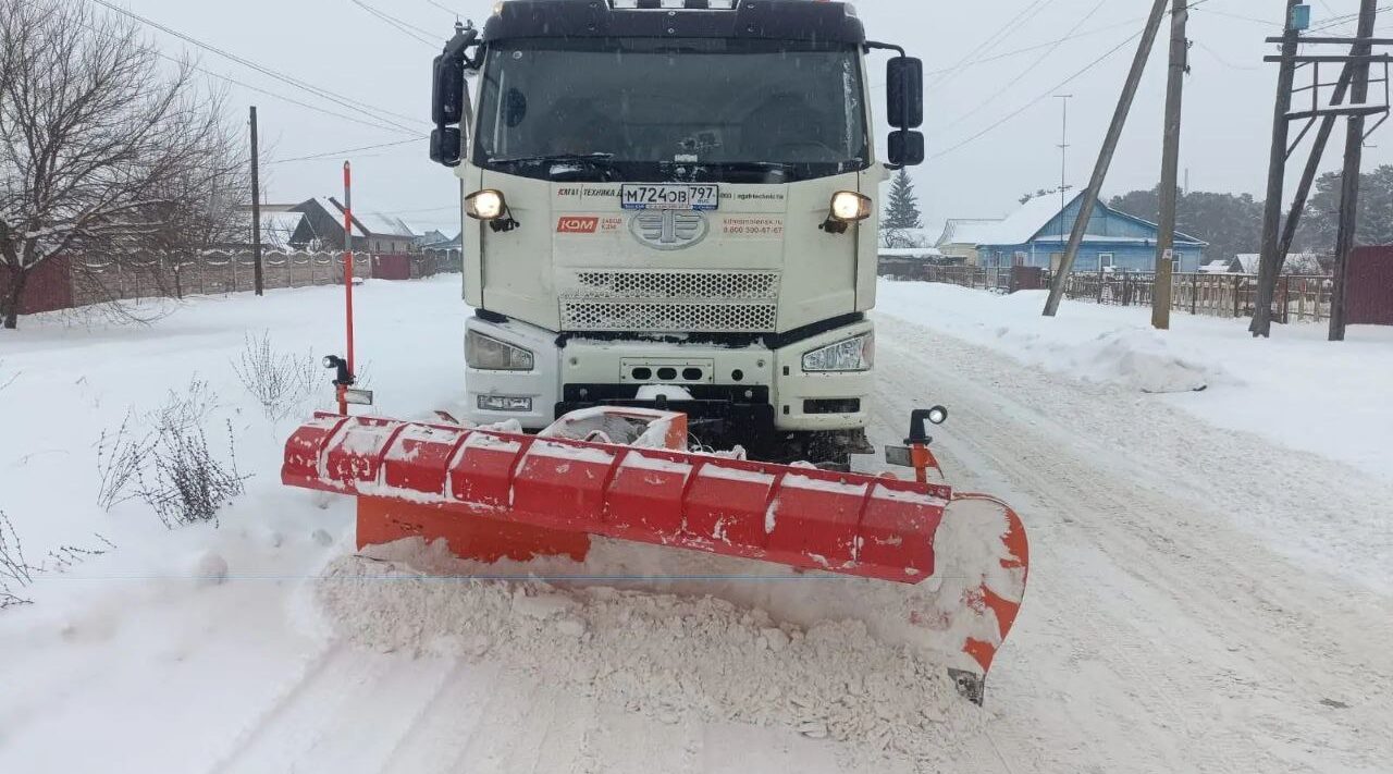 В Навлинском районе борются с сильным снегопадом