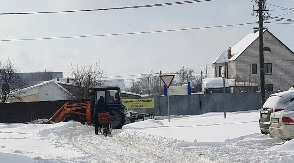 В Брянске очищают дороги частного сектора и второстепенные улицы