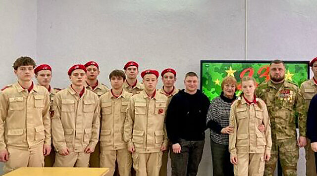 В брянской Жуковке прошла встреча студентов с участниками СВО и отряда «БАРС-Брянск»