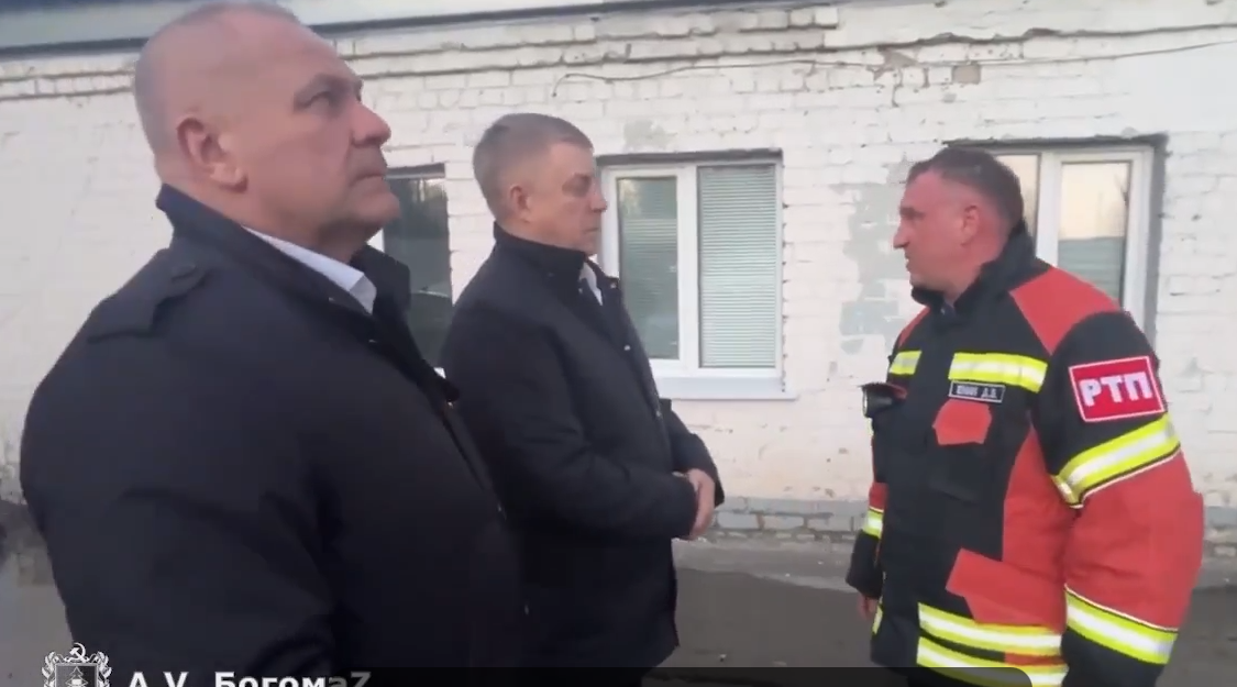 Губернатор Александр Богомаз прибыл на место ракетного удара в Брянске