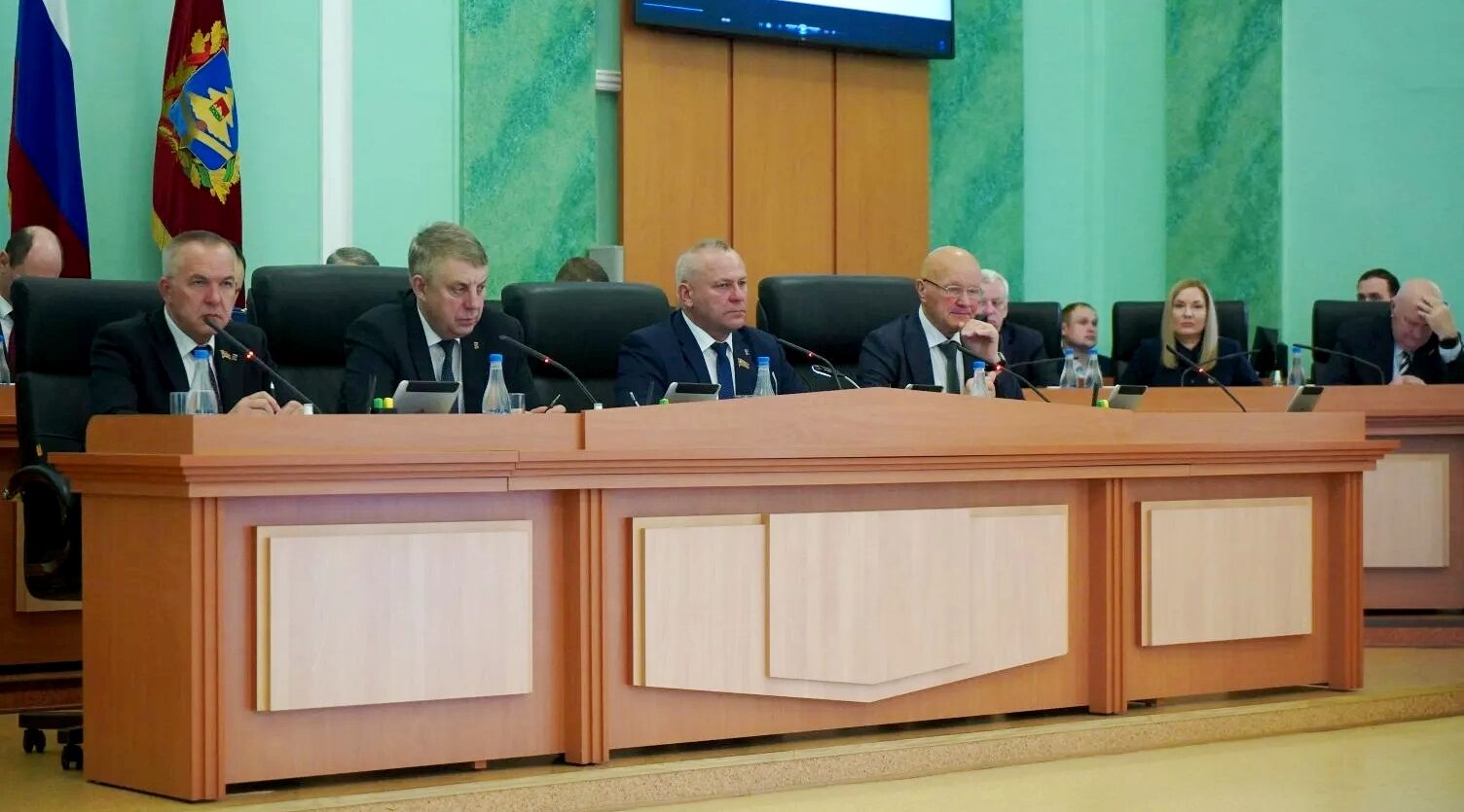 На заседании Брянской облдумы приняты  важные решения в поддержку семей с детьми