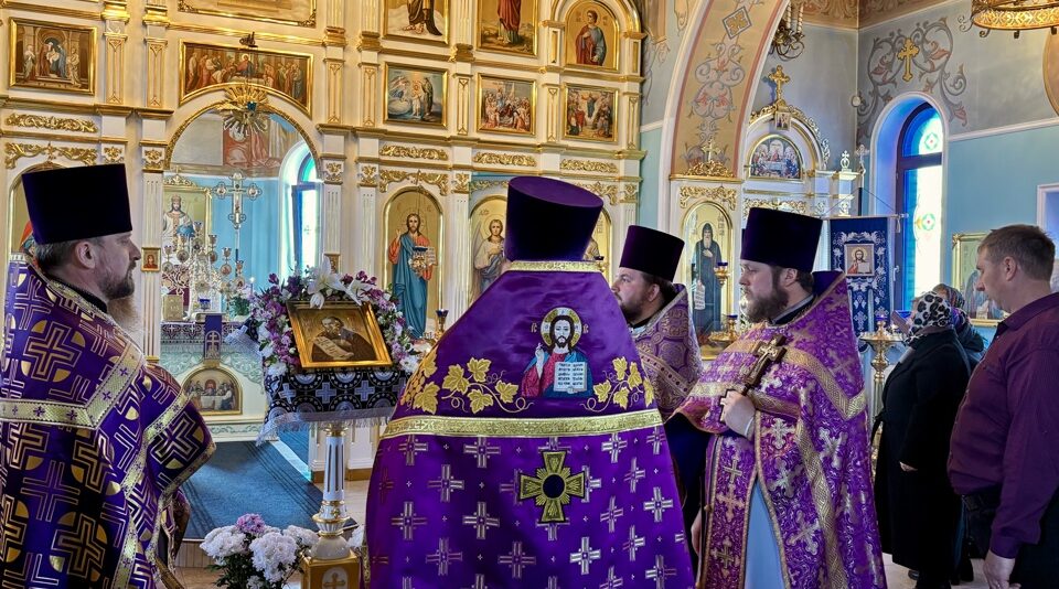 В храме села Алешинка Навлинского района состоялась литургия в честь малого престольного праздника
