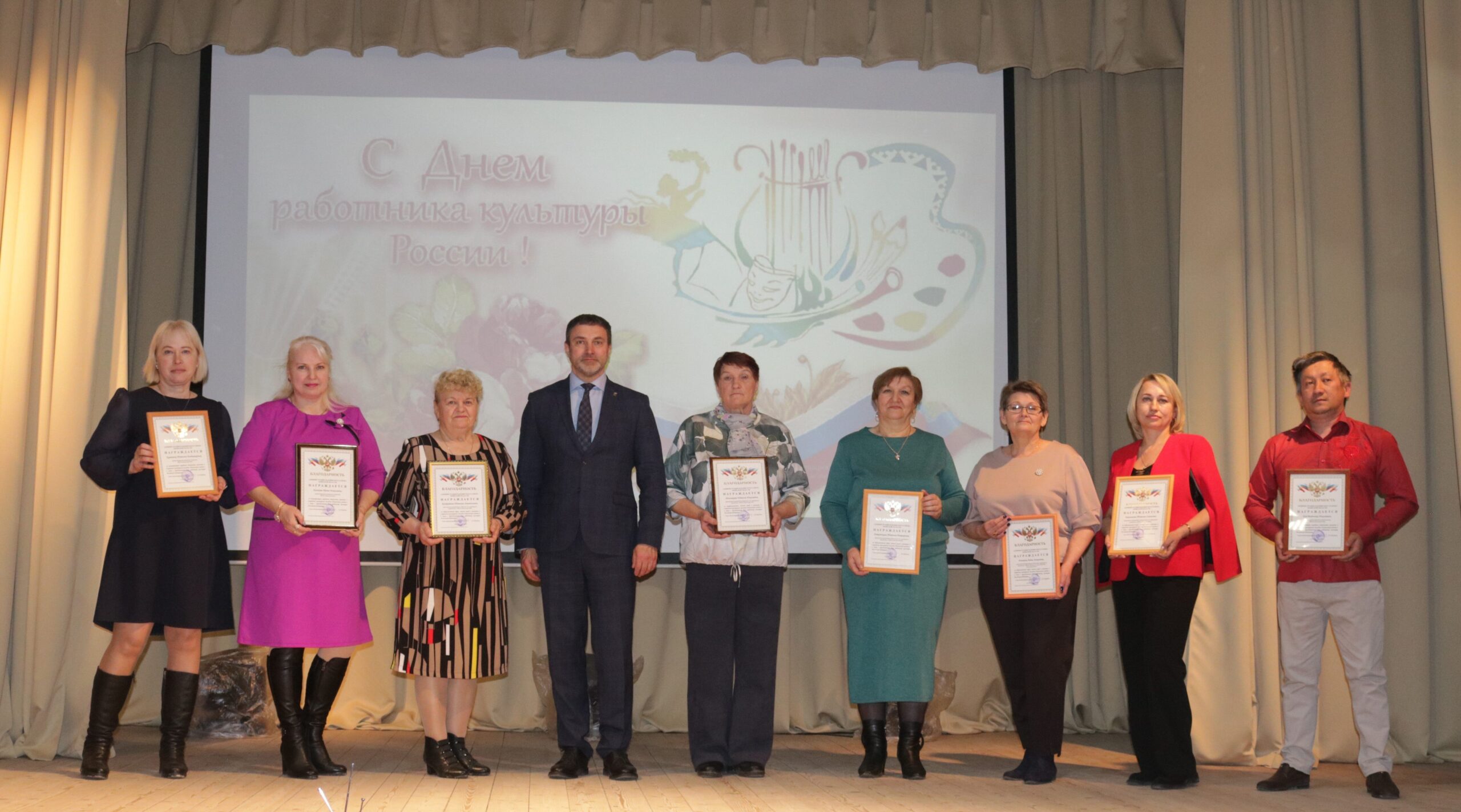 Работников культуры Навлинского района поздравили с профессиональным праздником