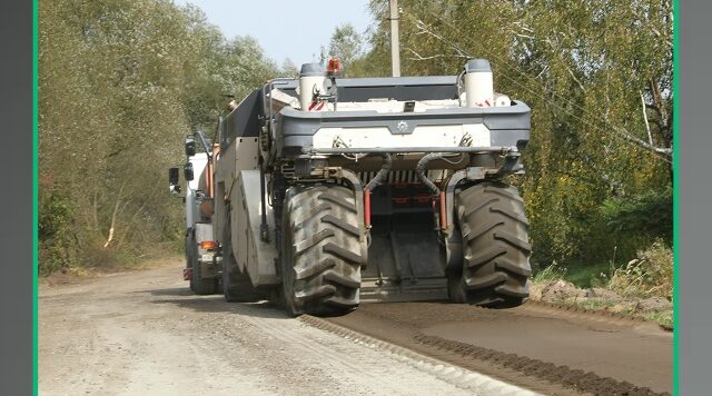 На Брянщине для ремонта дорог используют новые современные технологии