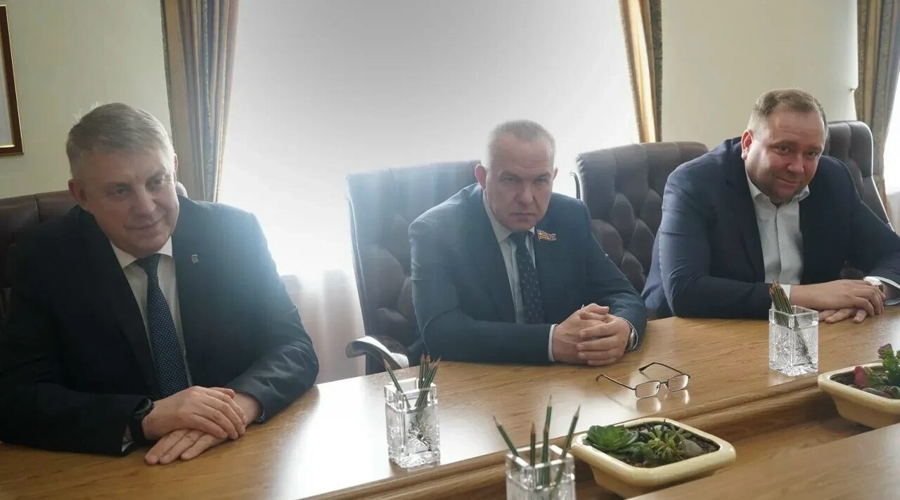 Брянский губернатор провел встречу с руководителями ООО  „Александр“