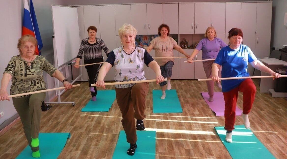 Навлинские пенсионеры с удовольствием занимаются укреплением здоровье